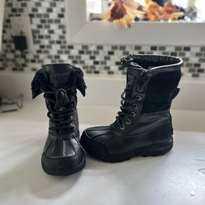 UGG Butte ll Boot kids in good condition